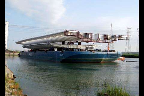 Sarens barge Louis with side sections of the bridge